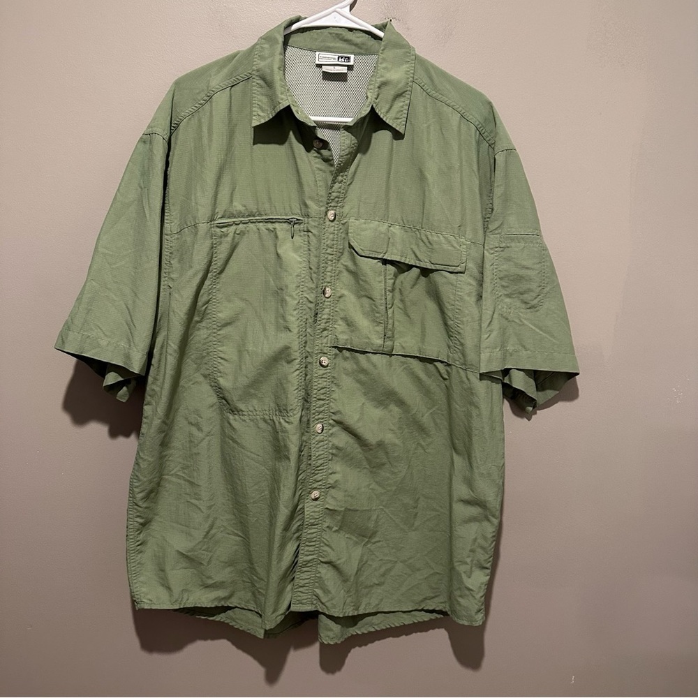 REI Vented Fishing Shirt Men’s Large Green Short Sleeve Button Up Pockets Nylon